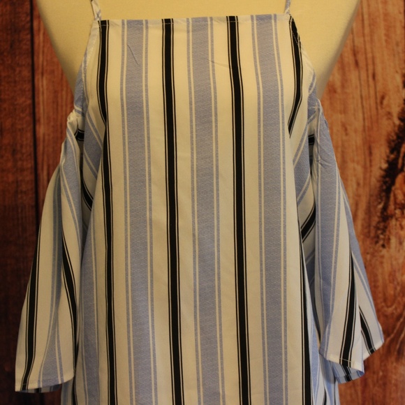 *NWT* Almost Famous Striped Cole-Shoulder Top - Picture 3 of 7